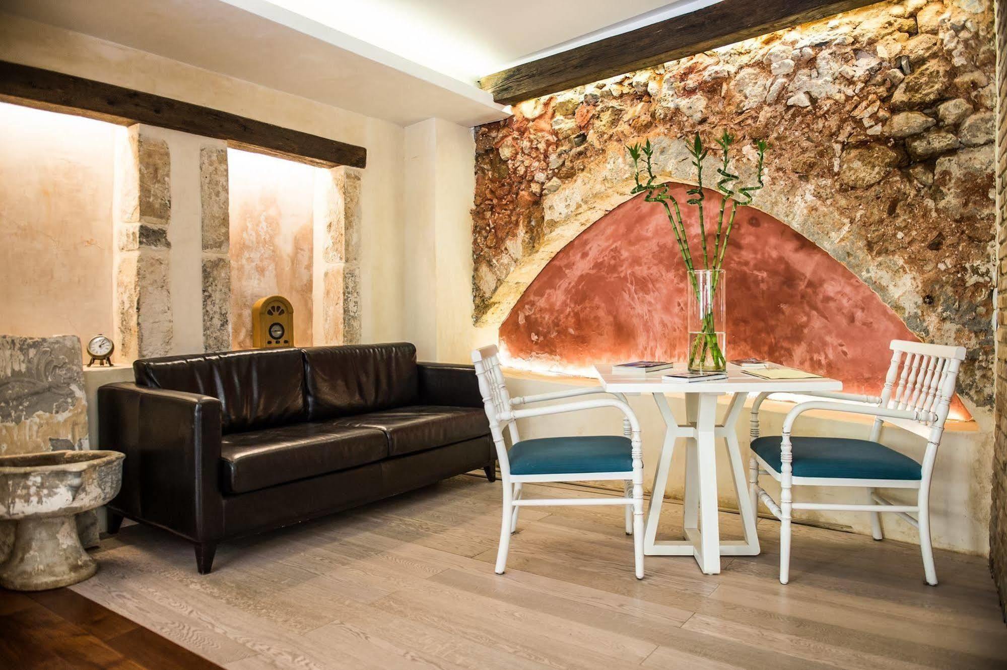 Vranas Ambiance Hotel ハニア エクステリア 写真